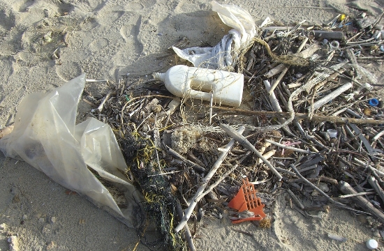 Tα πλαστικά "πλημμυρίζουν" τον Κορινθιακό - Δράσεις καθαρισμού και καταγραφής