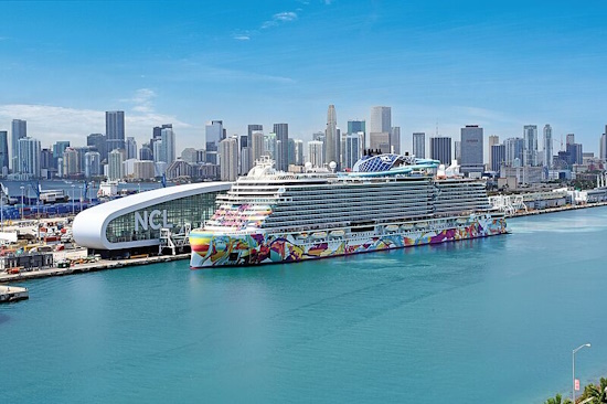 Η Norwegian Cruise Line βάφτισε το νέο της πλοίο- νέα αξιοθέατα στο ιδιωτικό νησί
