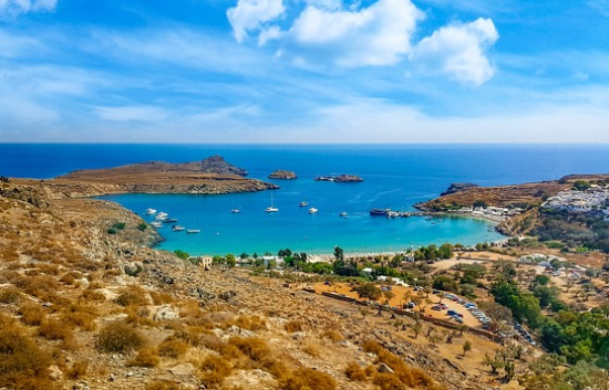 Εξαίρεση κατεδάφισης τμημάτων ιστορικού κτηρίου στο Ελληνικό - Κατεδάφιση αυθαίρετων κατασκευών σε ξενοδοχείο της Ρόδου