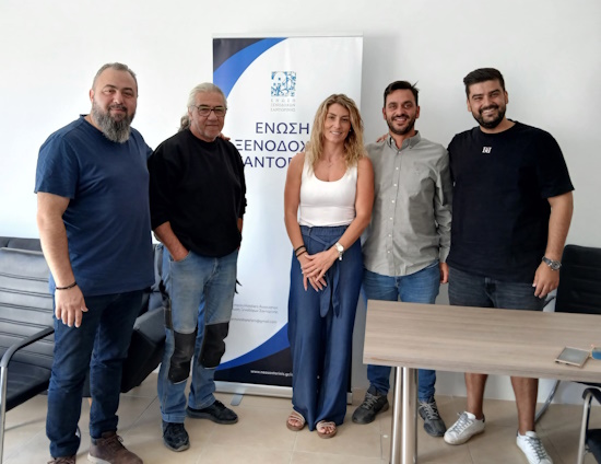 Συνεργασία Ένωσης Ξενοδόχων Σαντορίνης – Ένωσης Γονέων Θήρας για το μέλλον της νέας γενιάς