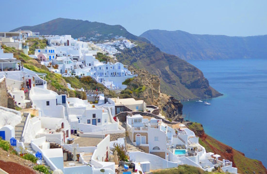 Ελληνικός τουρισμός 2025: Με 28,2 εκατ. αεροπορικές θέσεις ανοίγει η θερινή σεζόν
