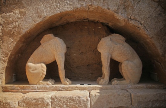 Ο τάφος της Αμφίπολης κτίσθηκε για τον Ηφαιστίωνα κατά παραγγελία του Μ.Αλεξάνδρου, λέει Κύπριος καθηγητής