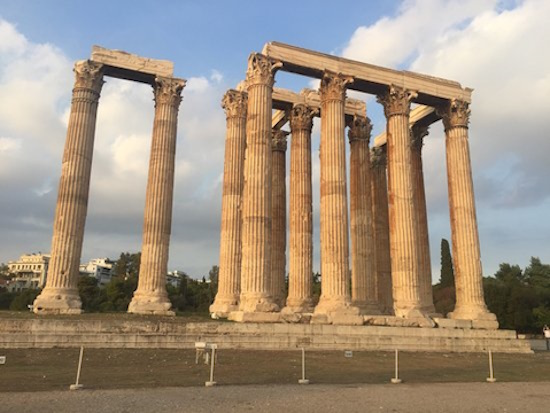Φθορές στον αρχαιολογικό χώρο του Ολυμπίου Διός και στο πωλητήριο του ΟΔΑΠ στα Λουλουδάδικα