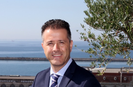 Εφόσον αίρονται τα μέτρα, γιατί επιβάλλεται γιατρός Covid στα ξενοδοχεία;