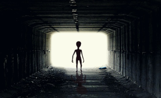 Γκάρι Νόλαν, καθηγητής του Στάνφορντ: «Οι εξωγήινοι ζουν ανάμεσά μας εδώ και δεκαετίες» (βίντεο)