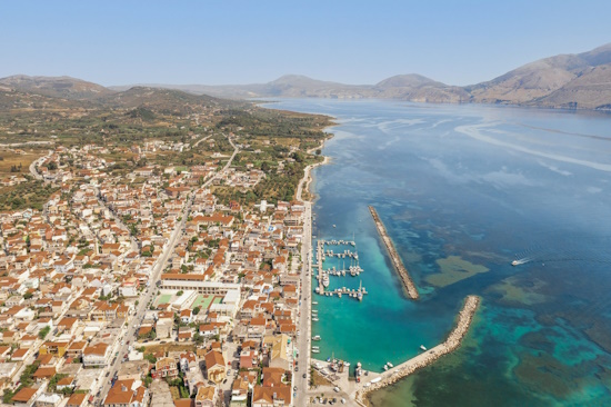 Ξι: To κόκκινo «διαμάντι» της Κεφαλονιάς που κόβει την ανάσα