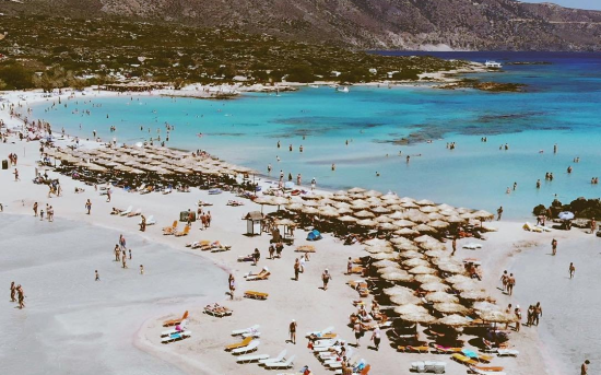 To προφίλ των τουριστών στη Δυτική Κρήτη το 2022 - Ρεκόρ αεροπορικών αφίξεων σε Χανιά και Hράκλειο
