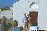 Ζευγάρι Άγγλων στη Ρόδο: Τους χώρισαν στα 17 και παντρεύονται στα 65