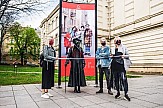 Mask Fashion Week: Μάσκες-έργα τέχνης μετατρέπουν τους δρόμους του Βίλνιους σε... πασαρέλα! (φωτό)