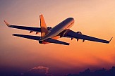 Χαμός σε πτήση με προορισμό την Αθήνα – Επιβάτης απειλούσε πως θα ανατινάξει το αεροπλάνο (βίντεο)