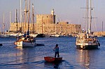 Άδειες για 2 νέα ξενοδοχεία σε Πειραιά και Χανιά