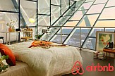 Airbnb | 'Ερευνα: Οι Ευρωπαίοι στρέφονται στην παροχή φιλοξενίας καθώς αυξάνεται το κόστος ζωής
