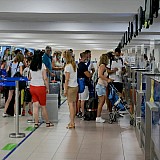 Ελληνικός τουρισμός 2023 | Κυκλάδες και Πελοπόννησος οι μόνες περιοχές με μείωση αεροπορικών αφίξεων στο 10μηνο