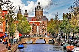 Το Άμστερνταμ σφίγγει τον κλοιό στις βραχυχρόνιες μισθώσεις- Τι απαντά η Airbnb