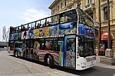 Tουριστικά λεωφορεία ανοικτού τύπου στη νότια Αθήνα και Ηράκλειο