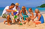 Έκρηξη των ταξιδιών το καλοκαίρι δείχνουν οι αναζητήσεις στο Google | +27% έναντι του 2019 οι αναζητήσεις για νησιά και παραλίες