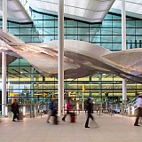 Βρετανία: Ακριβές πτήσεις, ταλαιπωρία στα αεροδρόμια