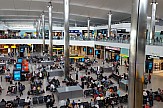 Χίθροου: Επιστρατεύει εθελοντές για εργασία στο αεροδρόμιο – «Αύξηση των επιβατών που ισούται με διάστημα 40ετίας»