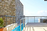 Telegraph: Τρία ελληνικά ξενοδοχεία στα καλύτερα για διακοπές παραλίας στην Ευρώπη