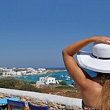 Handelsblatt | Ο τουρισμός θα γλυτώσει τους Έλληνες από την ύφεση