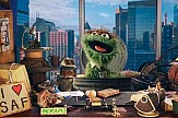 Ο Oscar της Αμερικανικής σειράς Μάπετ "Sesame Street" γίνεται ο νέος Επικεφαλής Σκουπιδιών της United! (video)