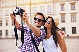 Οι selfie γίνονται μόδα και στα τουριστικά πρακτορεία