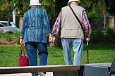 Ένα ευτυχισμένο ζευγάρι Γερμανών συνταξιούχων στην Κρήτη